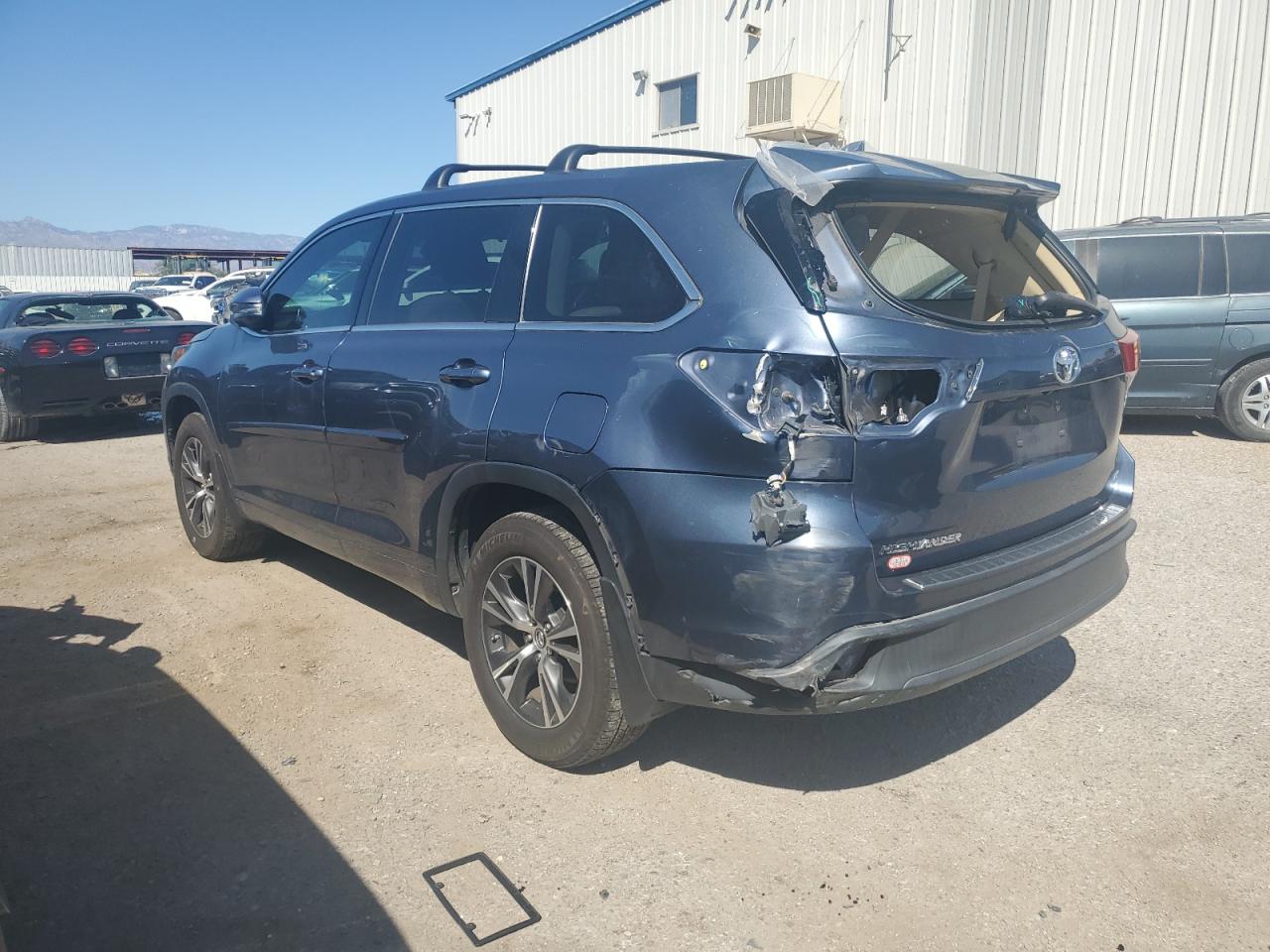 VIN 5TDZZRFH8HS219179 2017 TOYOTA HIGHLANDER no.2