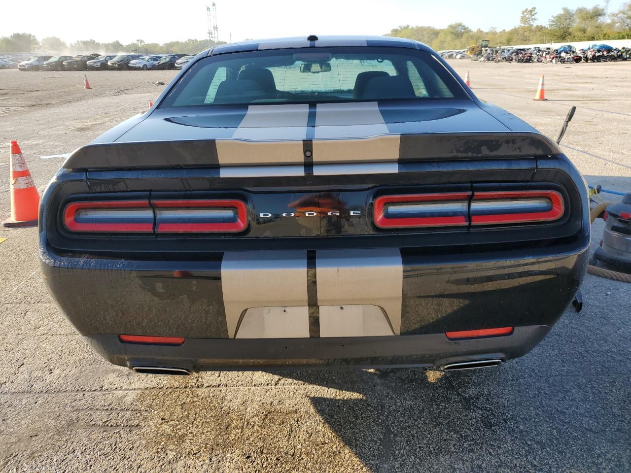 2018 Dodge Challenger Sxt VIN: 2C3CDZAG9JH311588 Lot: 73332504