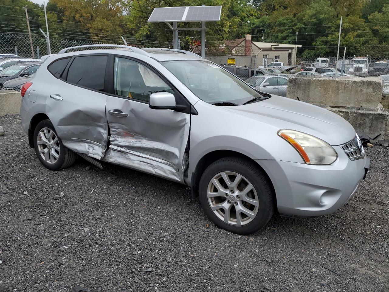 2011 Nissan Rogue - Image 4