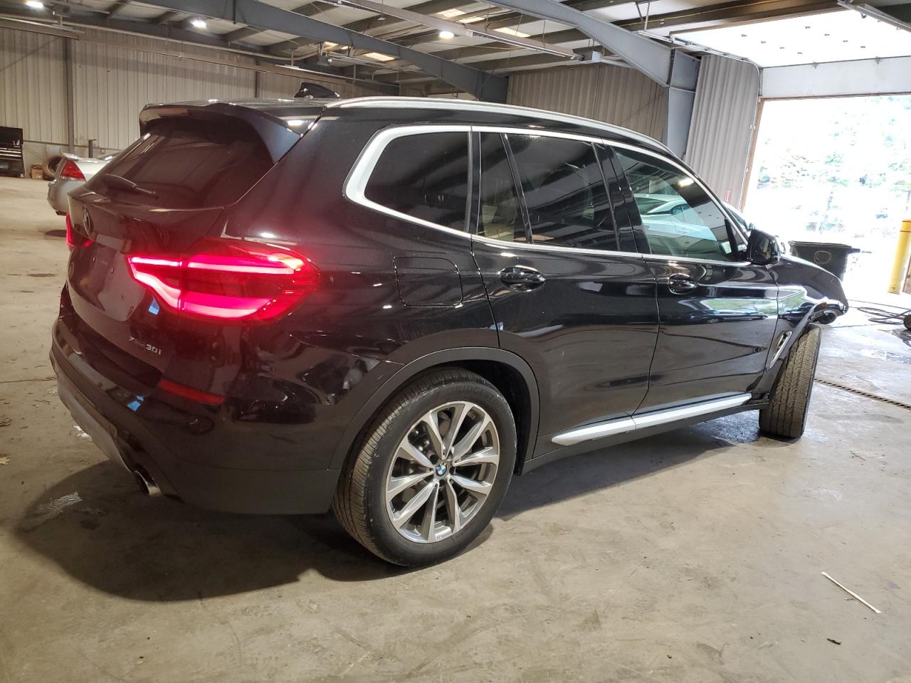 VIN 5UXTR9C59KLP92471 2019 BMW X3 no.3