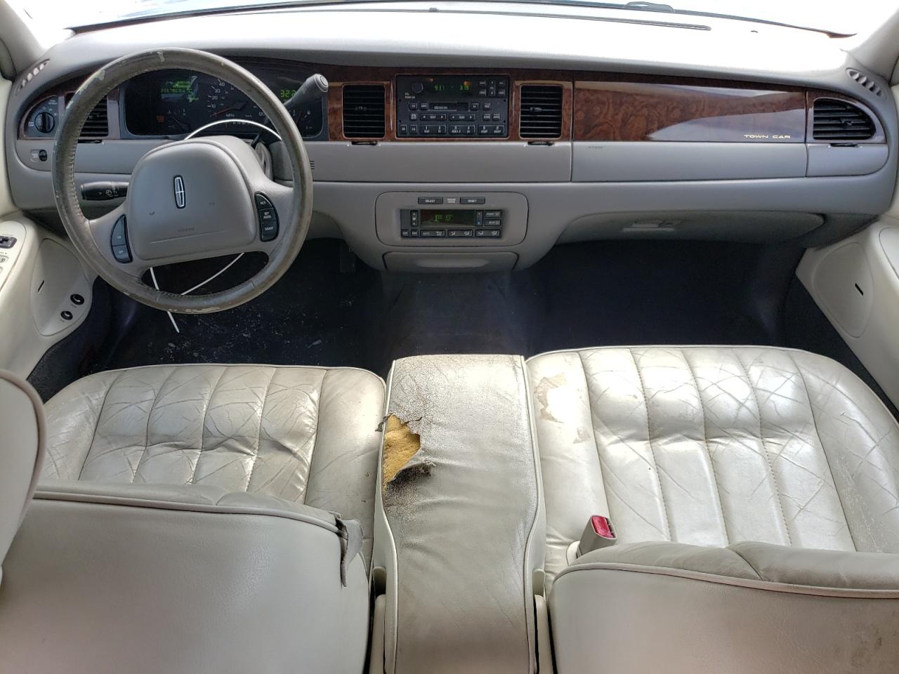 1LNFM81W2WY648767 1998 Lincoln Town Car Executive