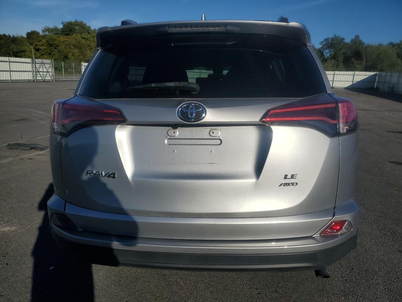 2018 Toyota Rav4 Le VIN: JTMBFREV5JJ212503 Lot: 73299314