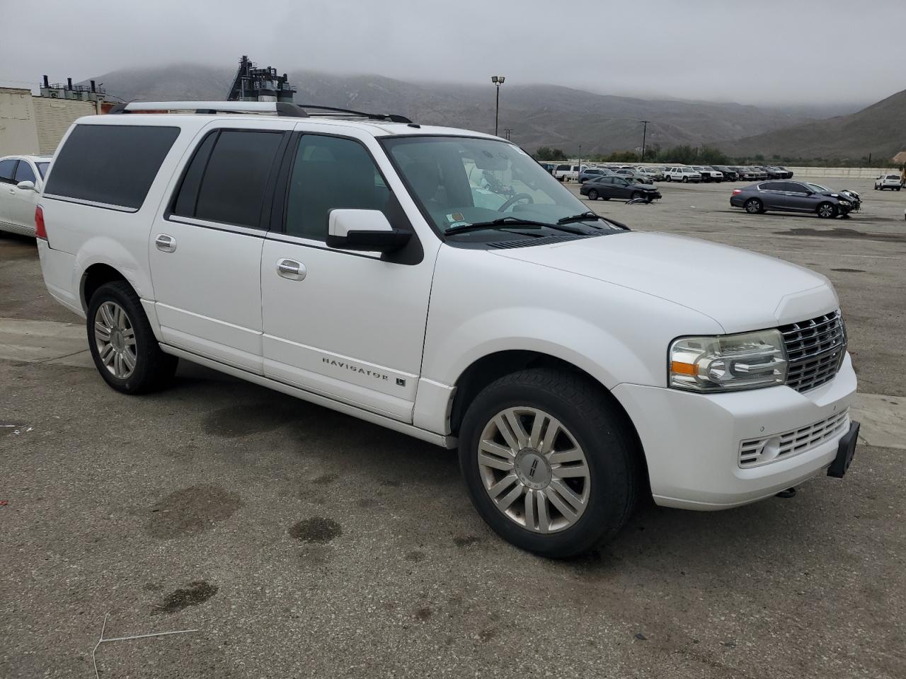 5LMJJ3H56BEJ02548 2011 Lincoln Navigator L