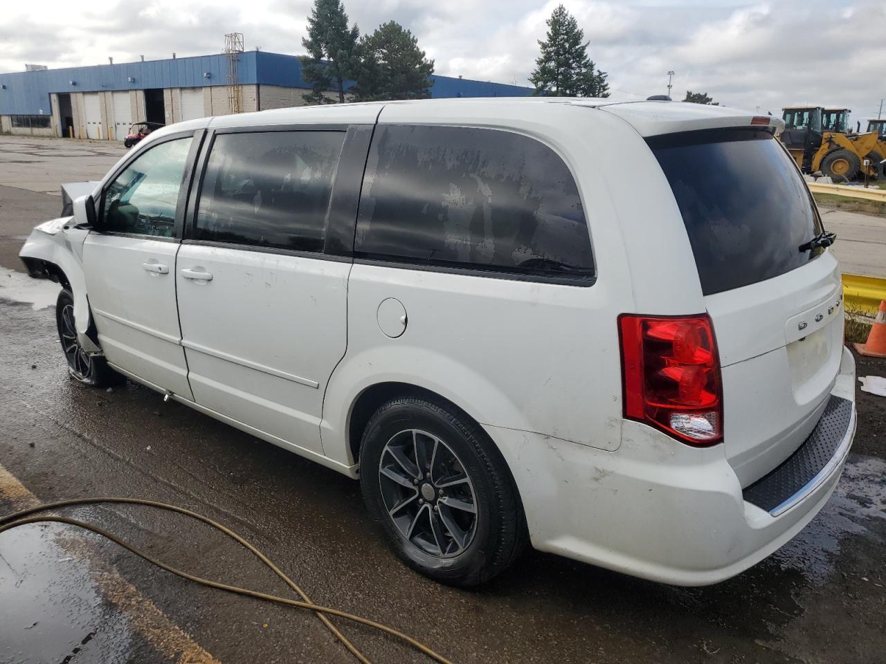 2020 Dodge Caravan - Image 2