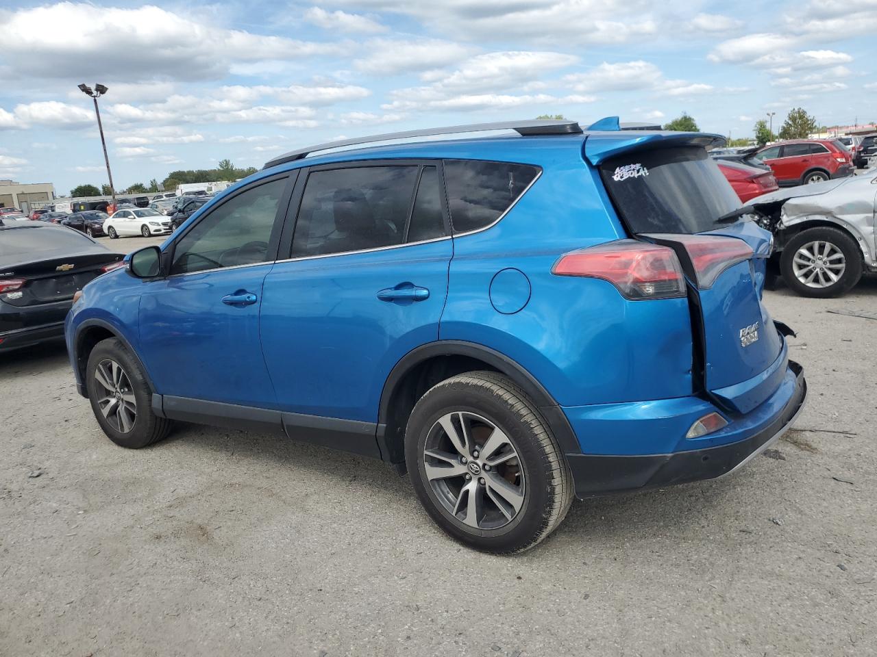 JTMWFREV4HJ118043 2017 TOYOTA RAV 4 - Image 2