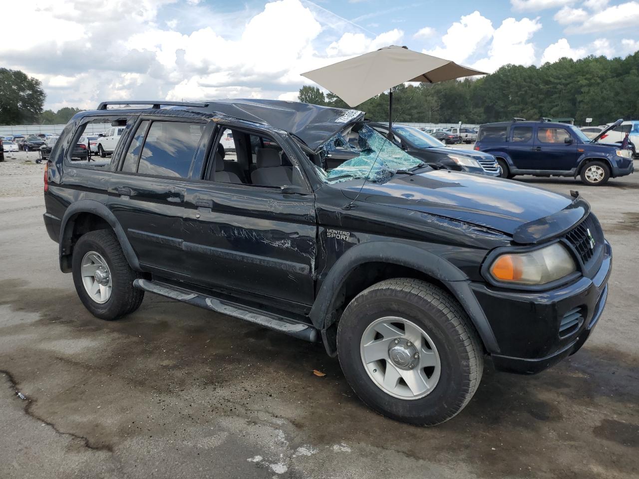 2002 Mitsubishi Montero - Image 4