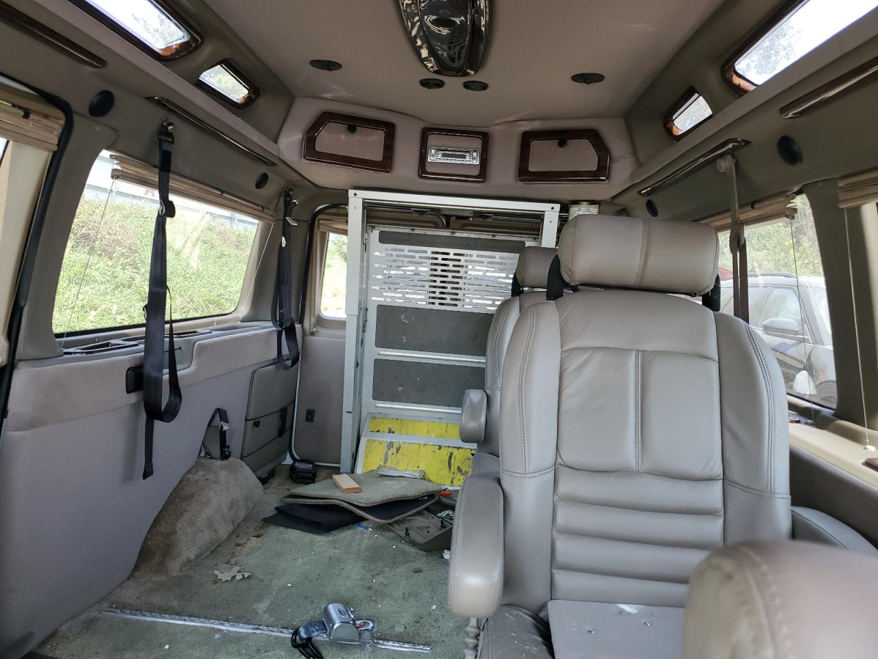 2003 Ford Econoline - Image 10