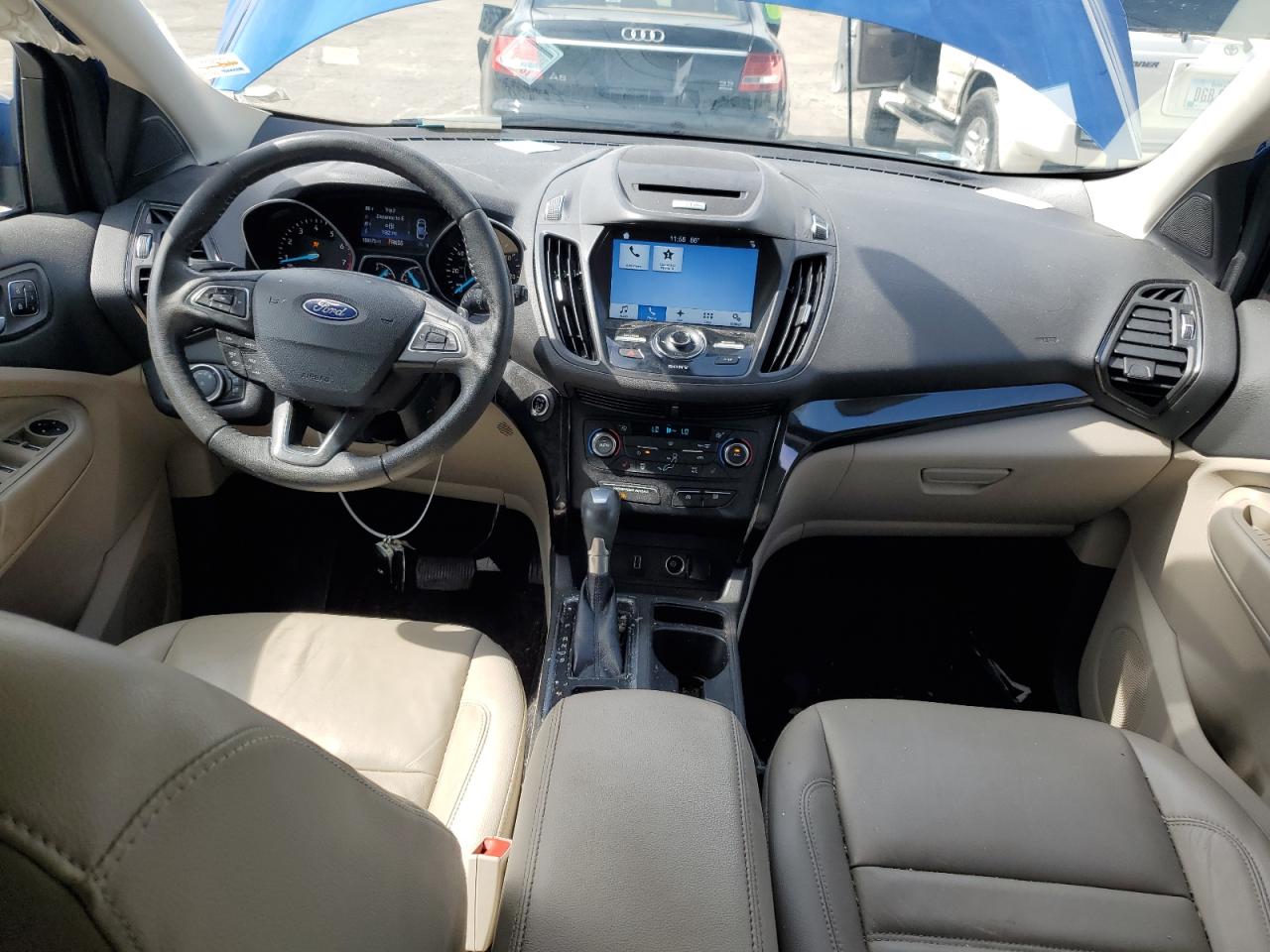 1FMCU9J94HUA81314 2017 Ford Escape Titanium