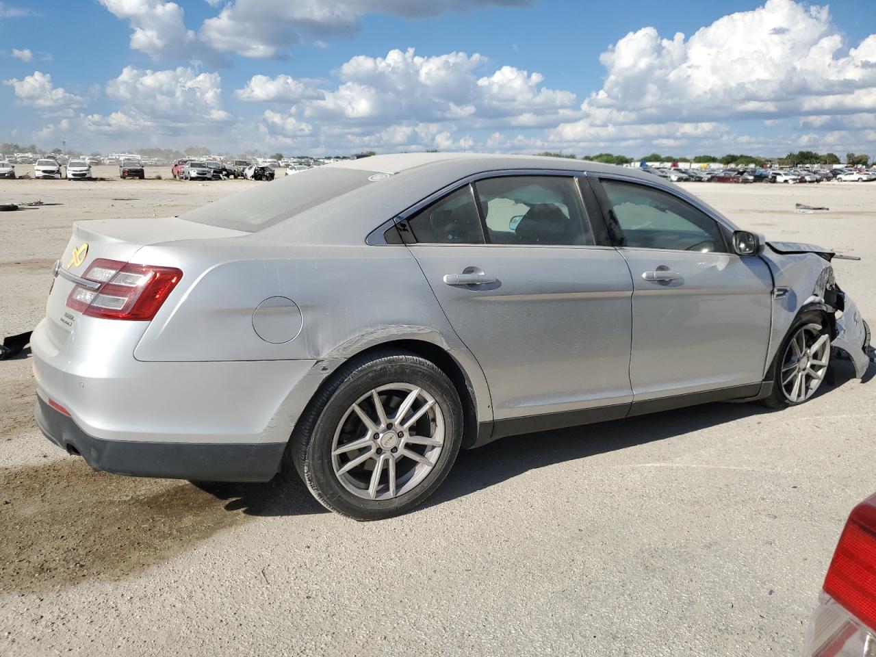 VIN 1FAHP2E85DG207589 2013 FORD TAURUS no.3