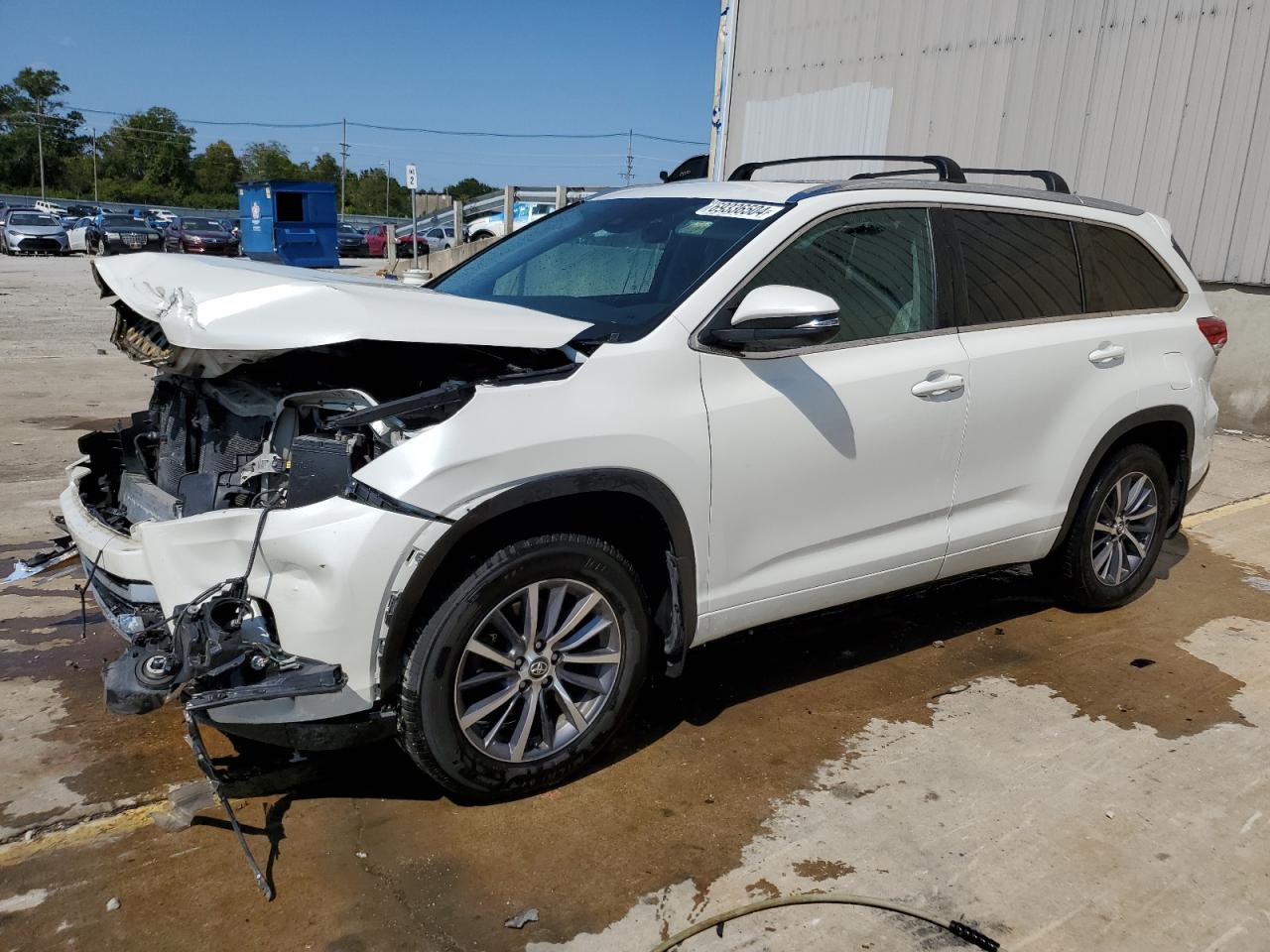 2017 Toyota Highlander - Image 1