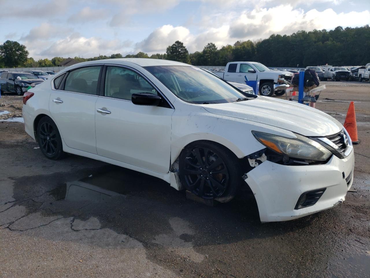 2017 Nissan Altima - Image 4