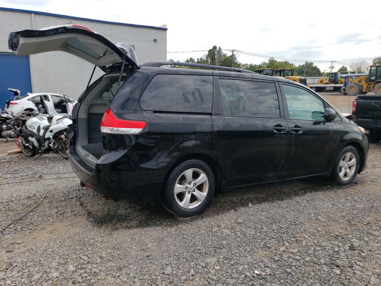 5TDKK3DC9DS305914 2013 Toyota Sienna Le