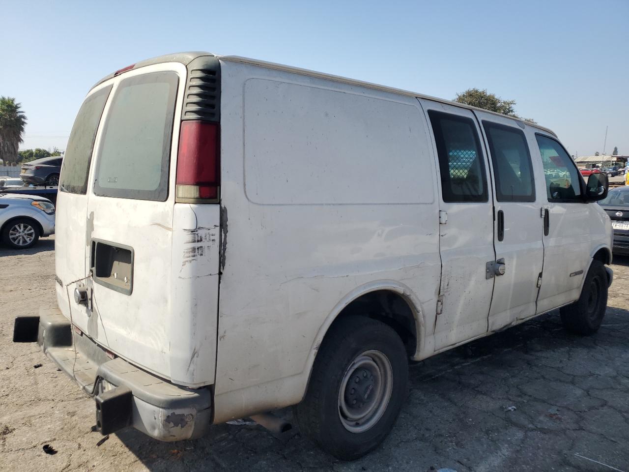 2002 GMC Savana - Image 3