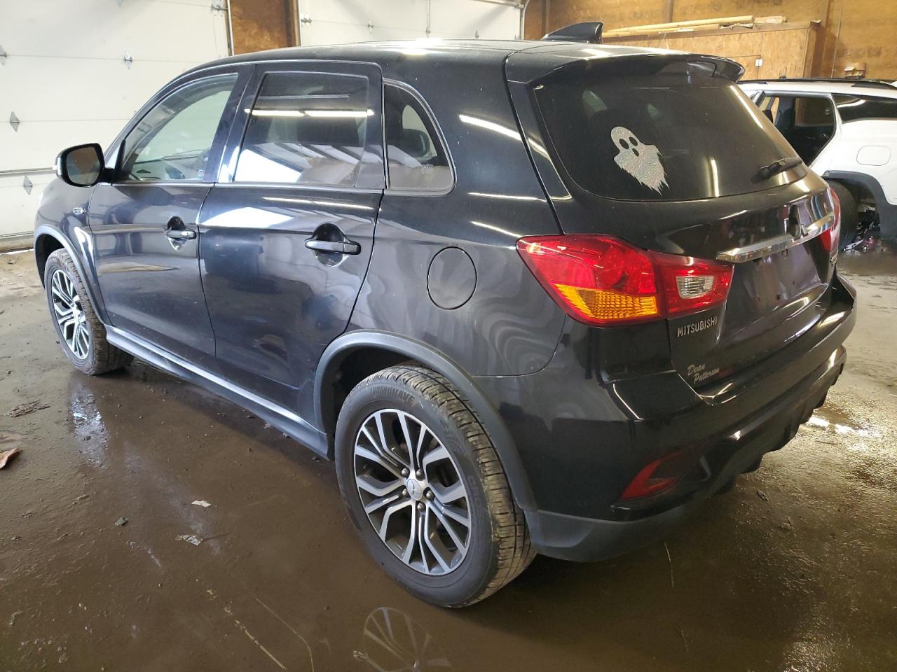 JA4AR3AU8JZ004155 2018 MITSUBISHI OUTLANDER - Image 2