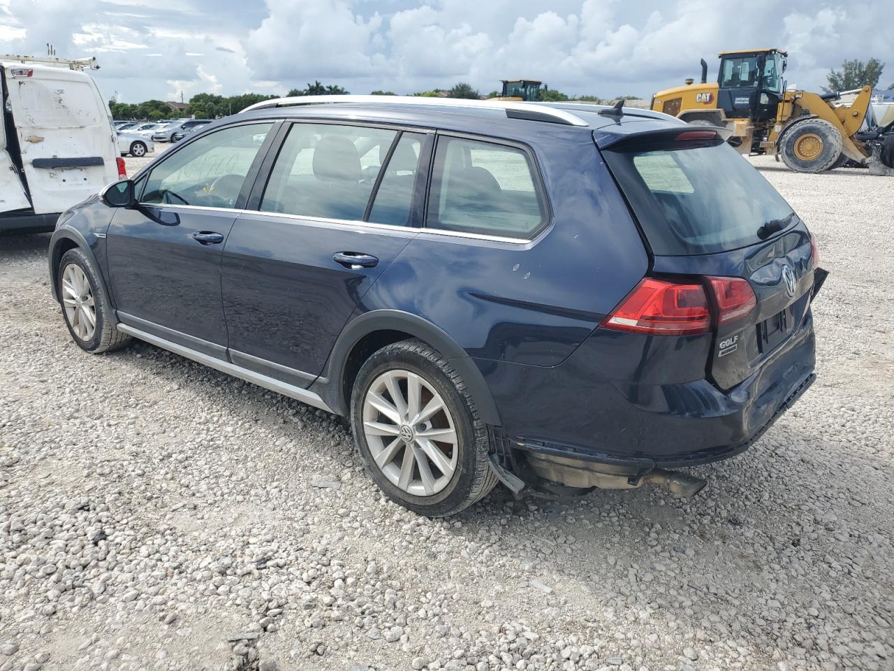 3VWH17AU8HM528336 2017 VOLKSWAGEN GOLF - Image 2