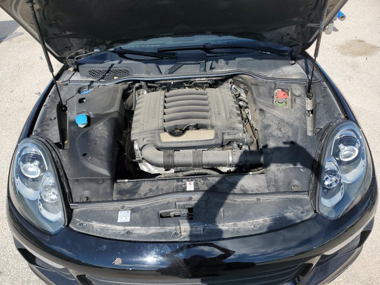 WP1AA2A27JKA04421 2018 Porsche Cayenne