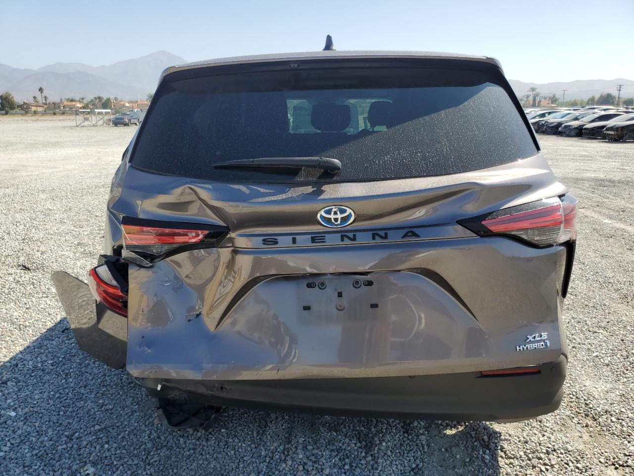 5TDYRKEC1NS097138 2022 Toyota Sienna Xle