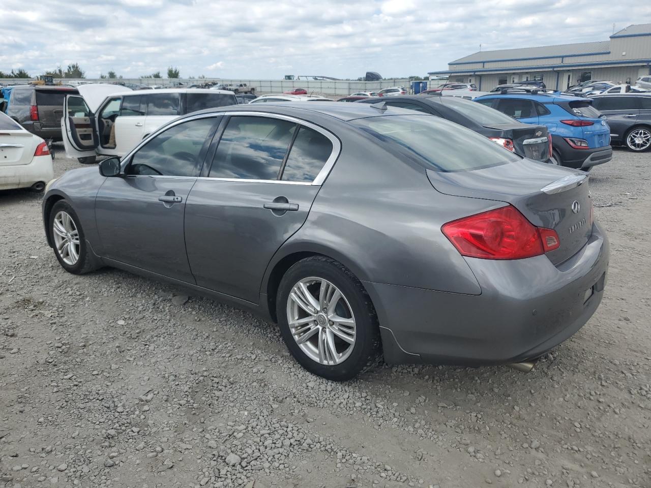 2011 Infiniti G - Image 2