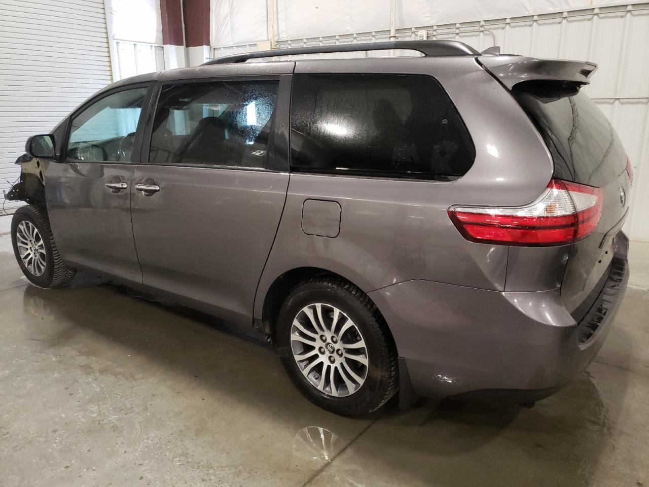 5TDYZ3DCXKS019282 2019 TOYOTA SIENNA - Image 2