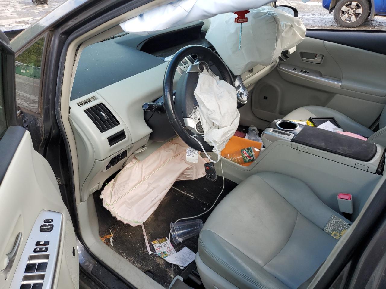 2013 Toyota Prius - Image 8