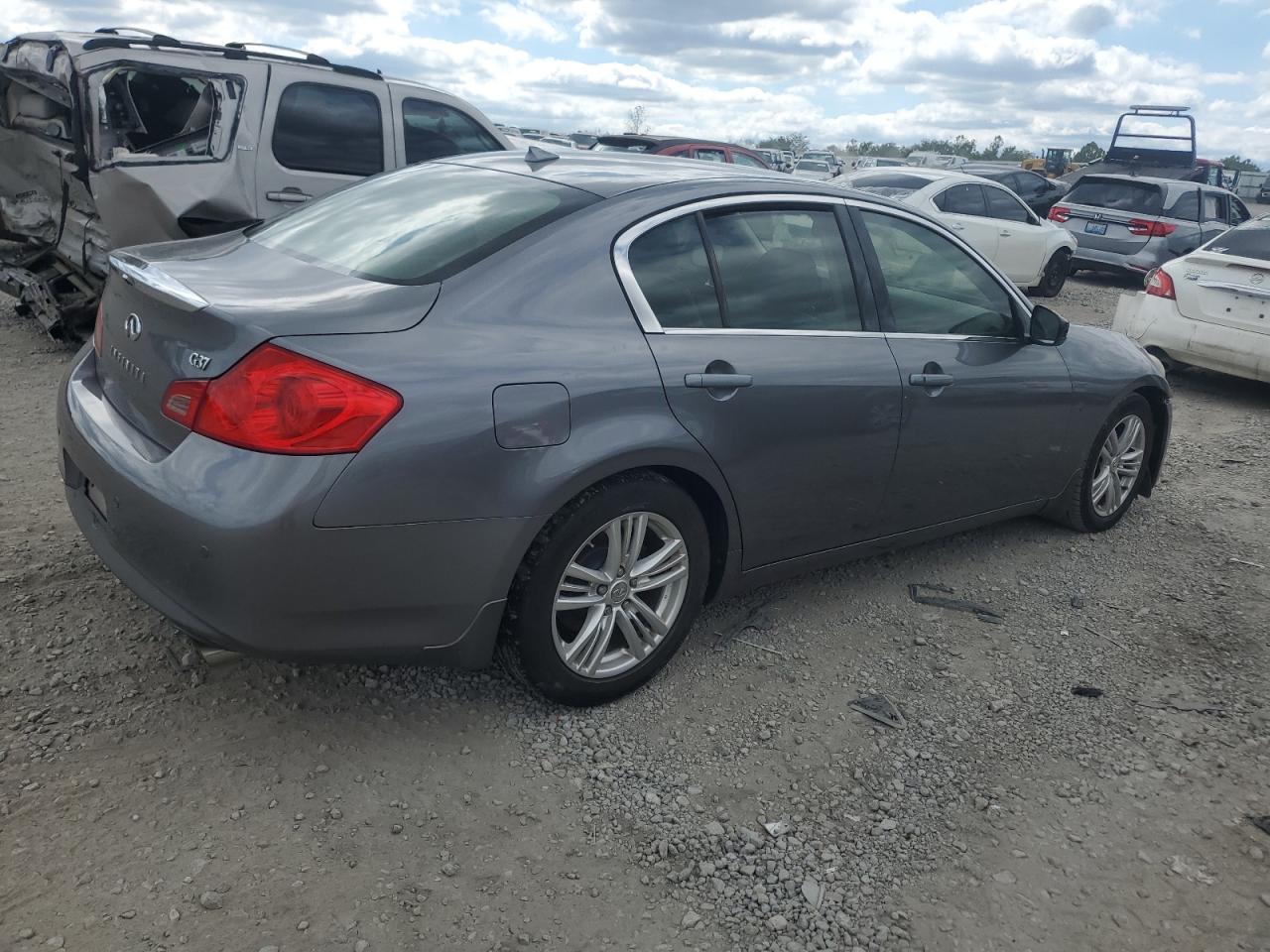 2011 Infiniti G - Image 3