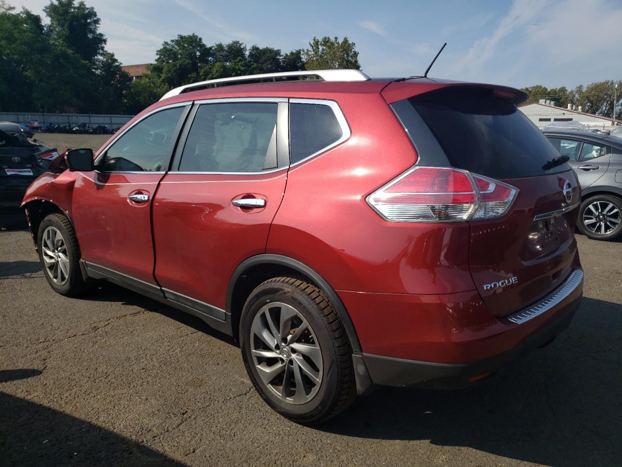 5N1AT2MT9FC817904 2015 NISSAN ROGUE - Image 2