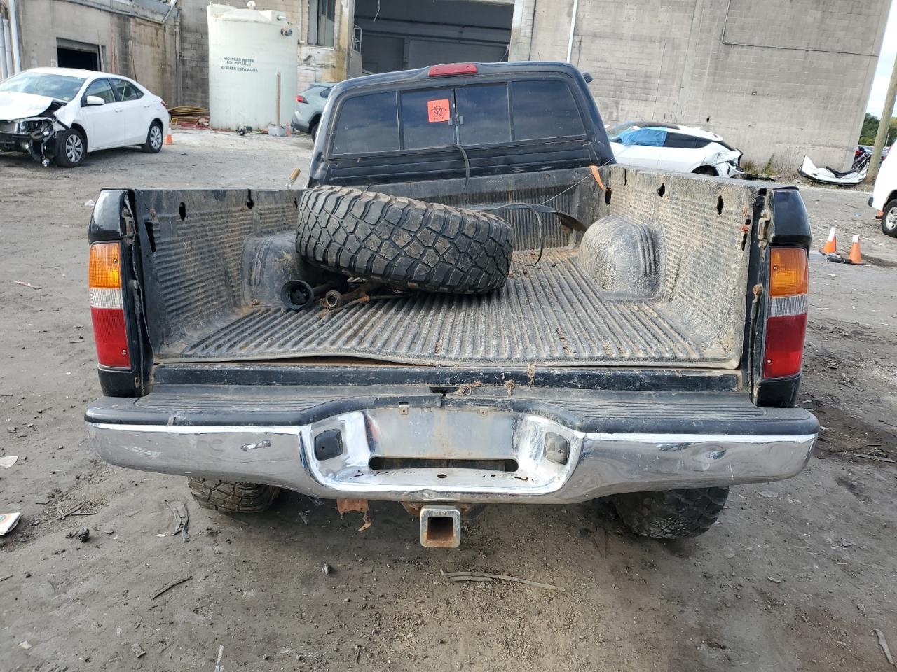 4TAWN72N5YZ650023 2000 Toyota Tacoma Xtracab