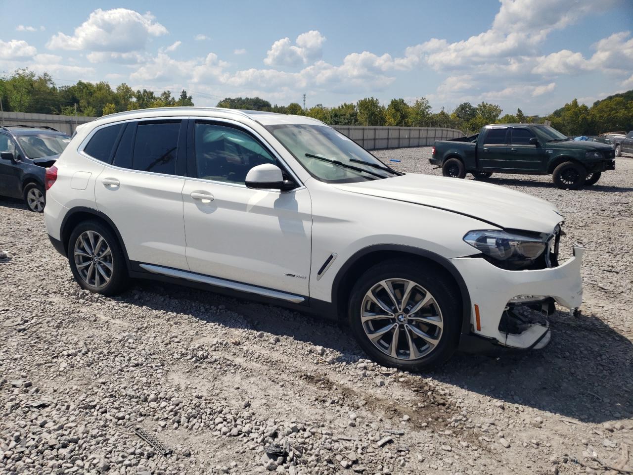 VIN 5UXTR9C51JLD64363 2018 BMW X3 no.4