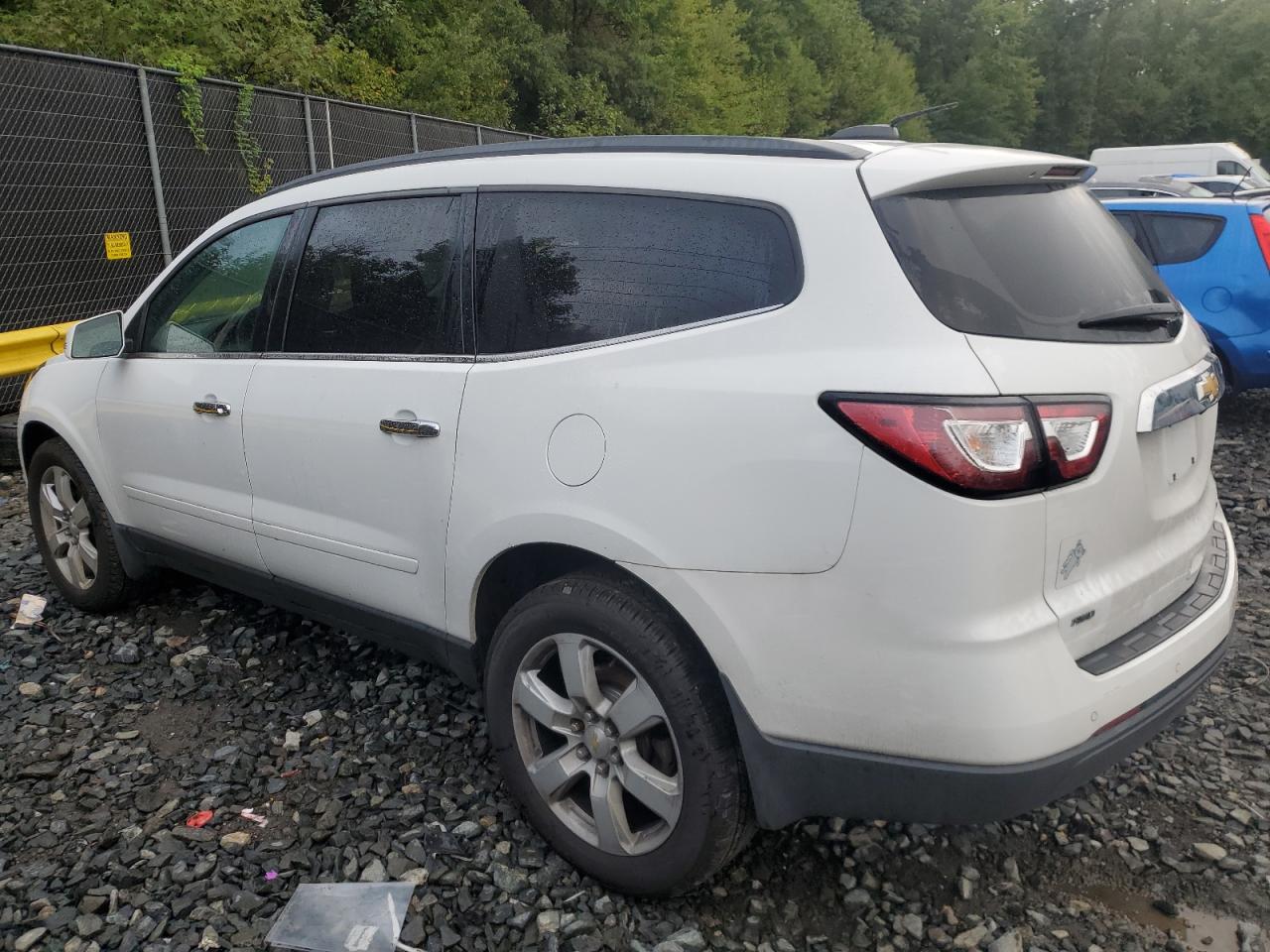 1GNKVGKD7GJ250432 2016 CHEVROLET TRAVERSE - Image 2