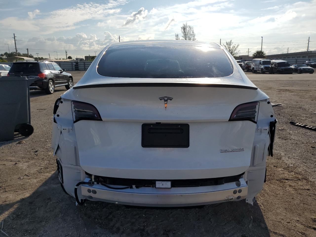 7SAYGDEF5RA294156 2024 Tesla Model Y