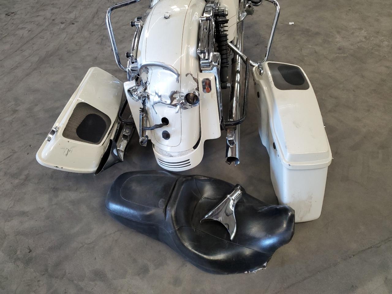 2015 Harley-Davidson Flhxs Street Glide Special VIN: 1HD1KRM10FB675705 Lot: 70487104