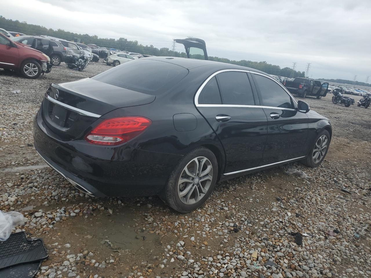 VIN 55SWF4JB6GU156957 2016 MERCEDES-BENZ C-CLASS no.3