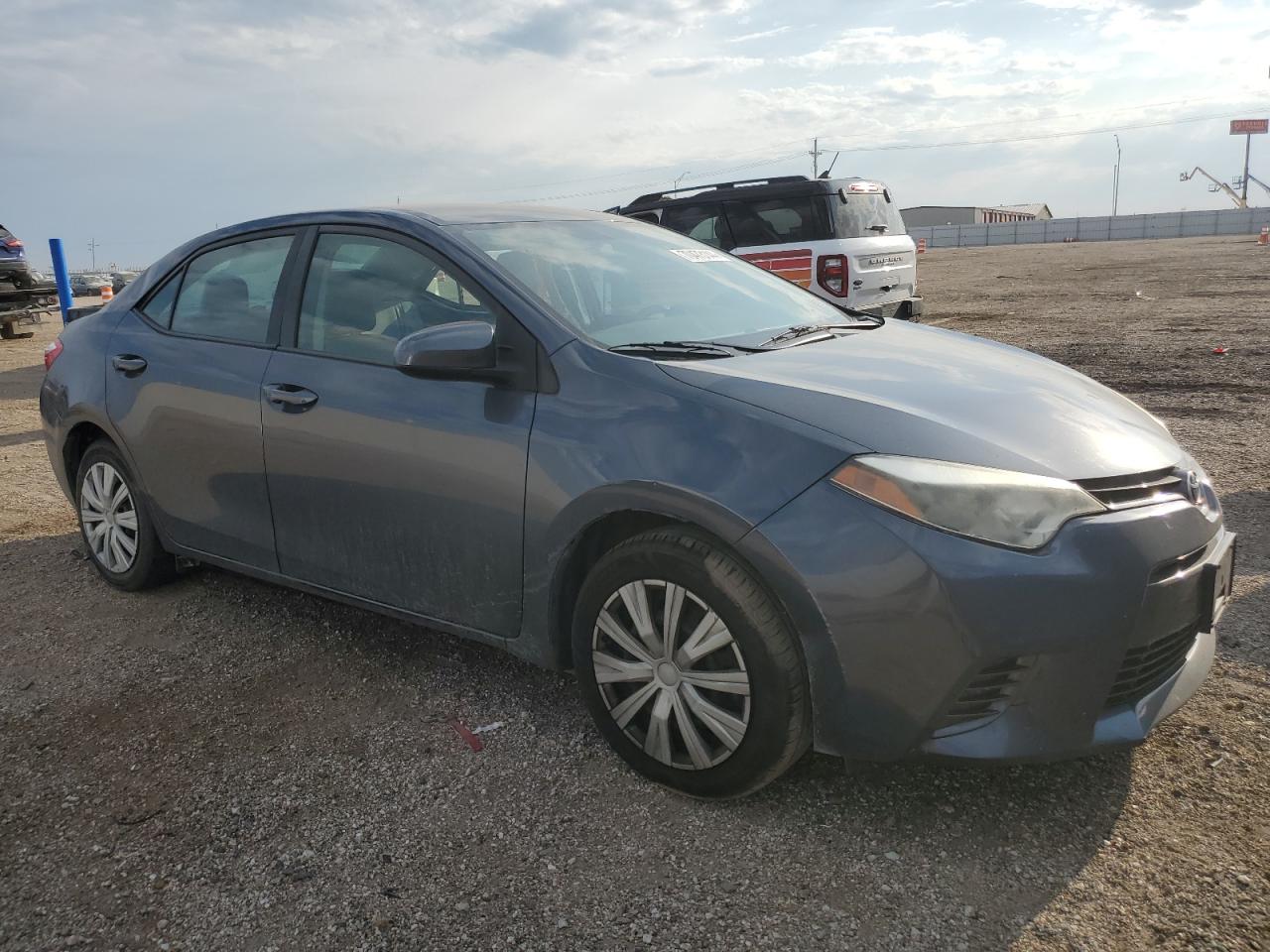 VIN 5YFBURHE3FP307694 2015 TOYOTA COROLLA no.4