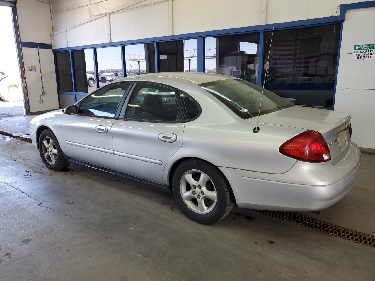 2001 Ford Taurus - Image 2