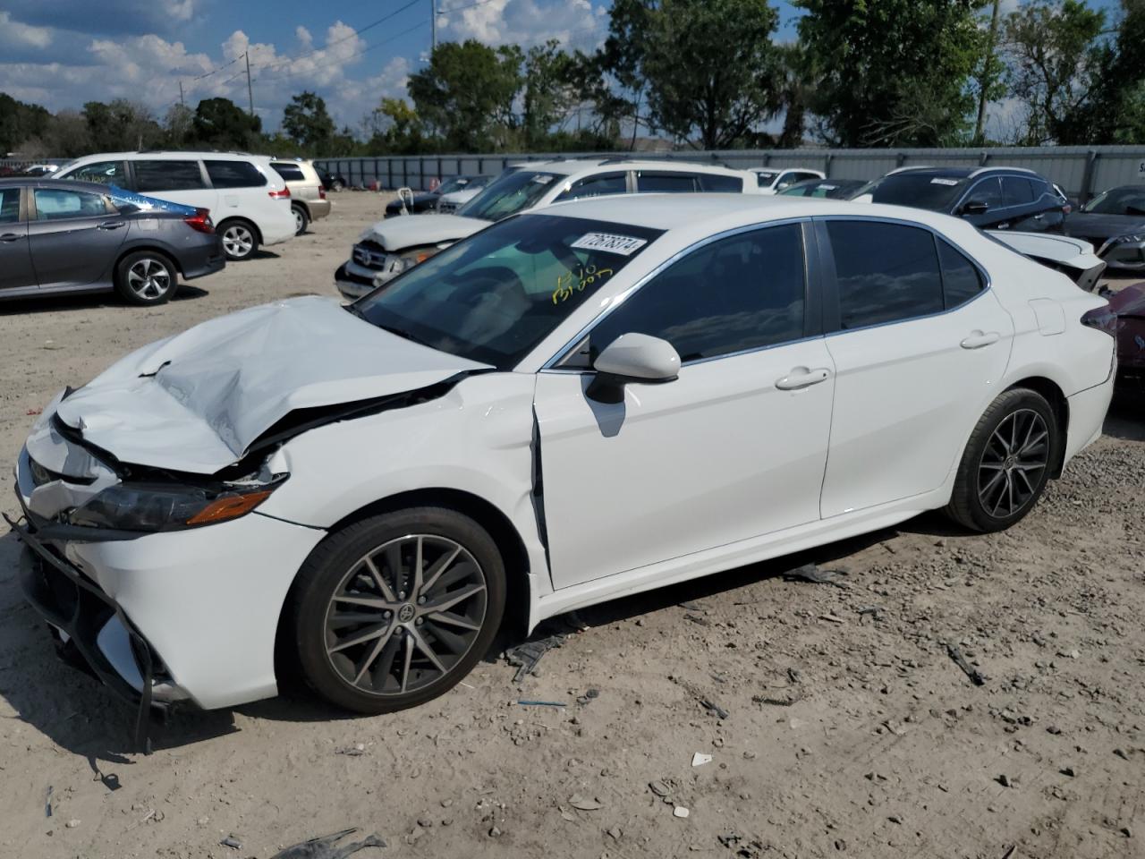 4T1G11AKXMU545649 2021 TOYOTA CAMRY - Image 1