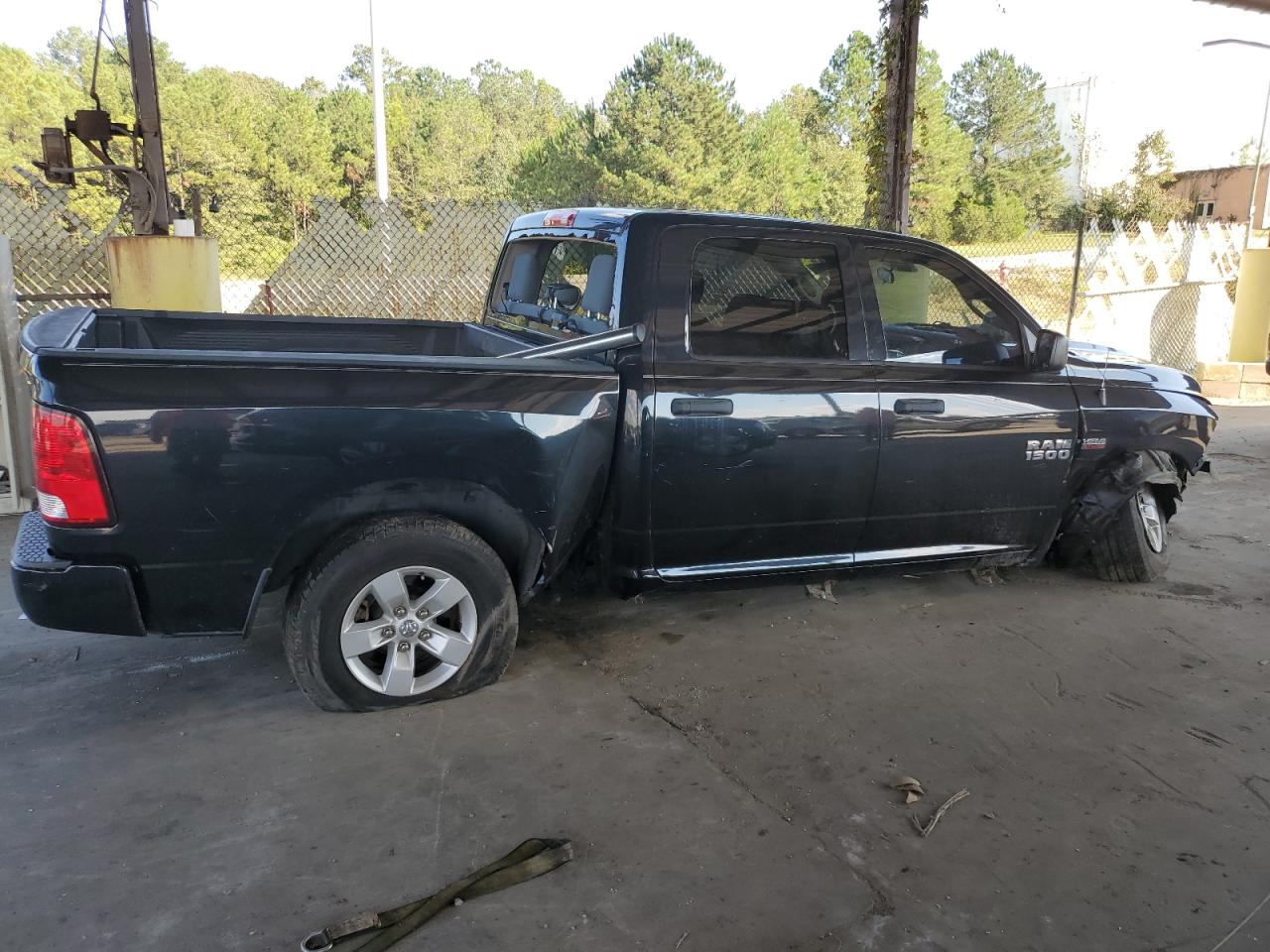 2016 RAM 1500 - Image 3