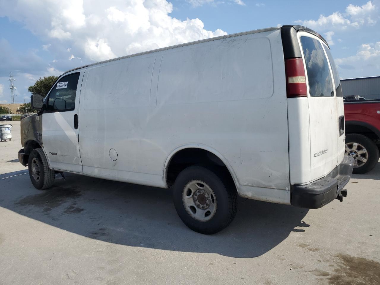 2005 Chevrolet Express - Image 2