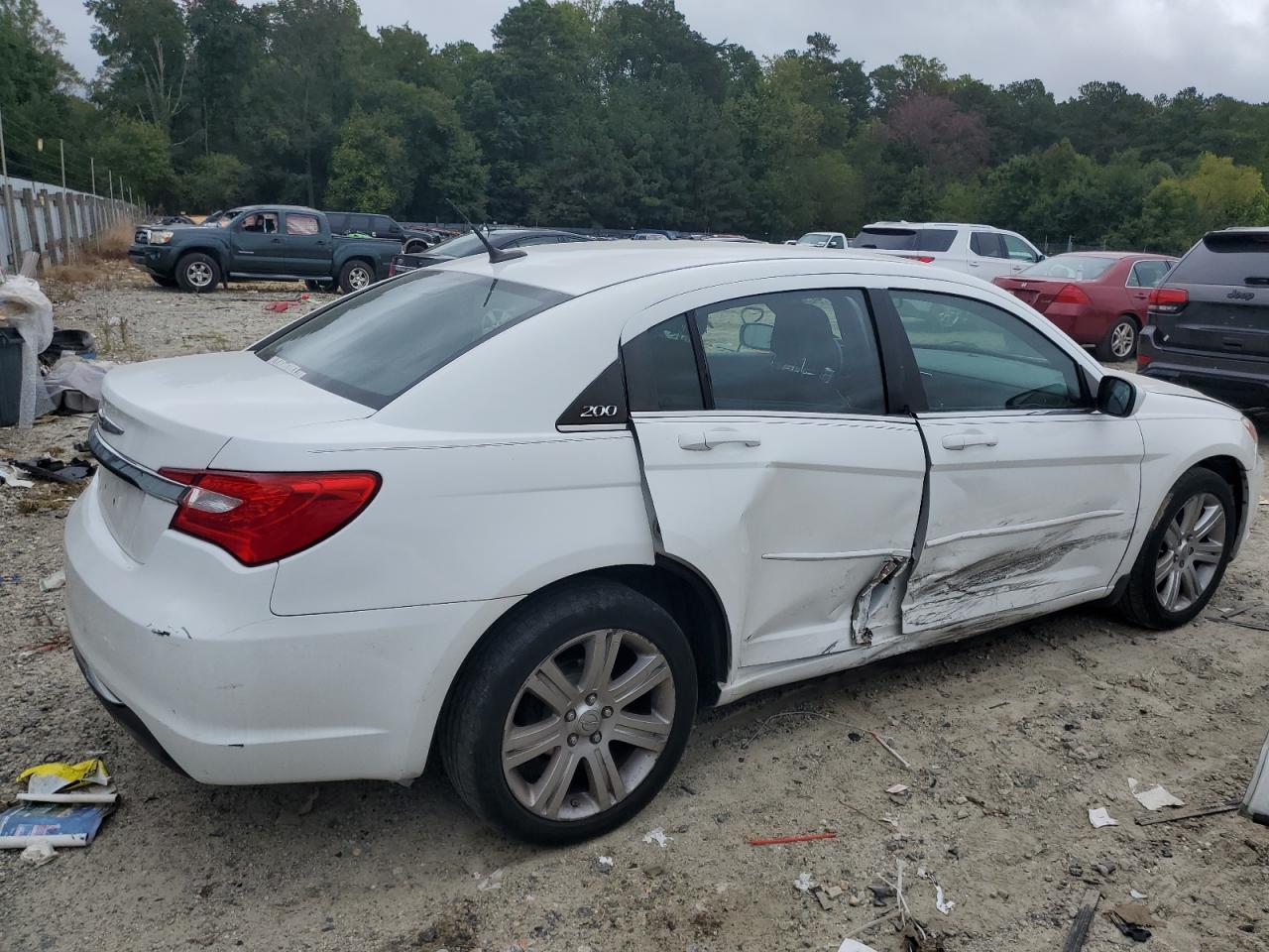 2013 Chrysler 200 - Image 3