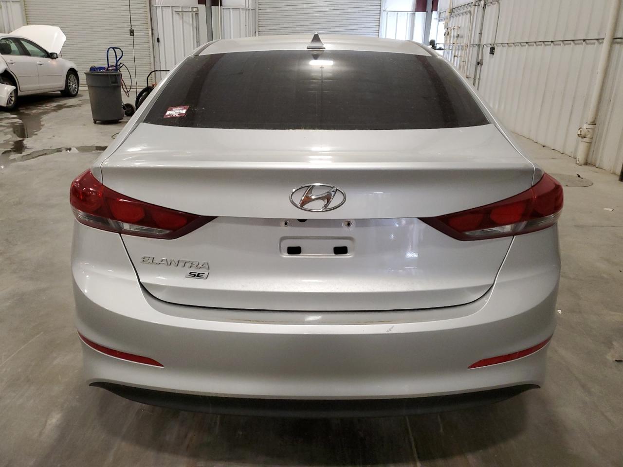 5NPD74LFXJH388802 2018 Hyundai Elantra Se