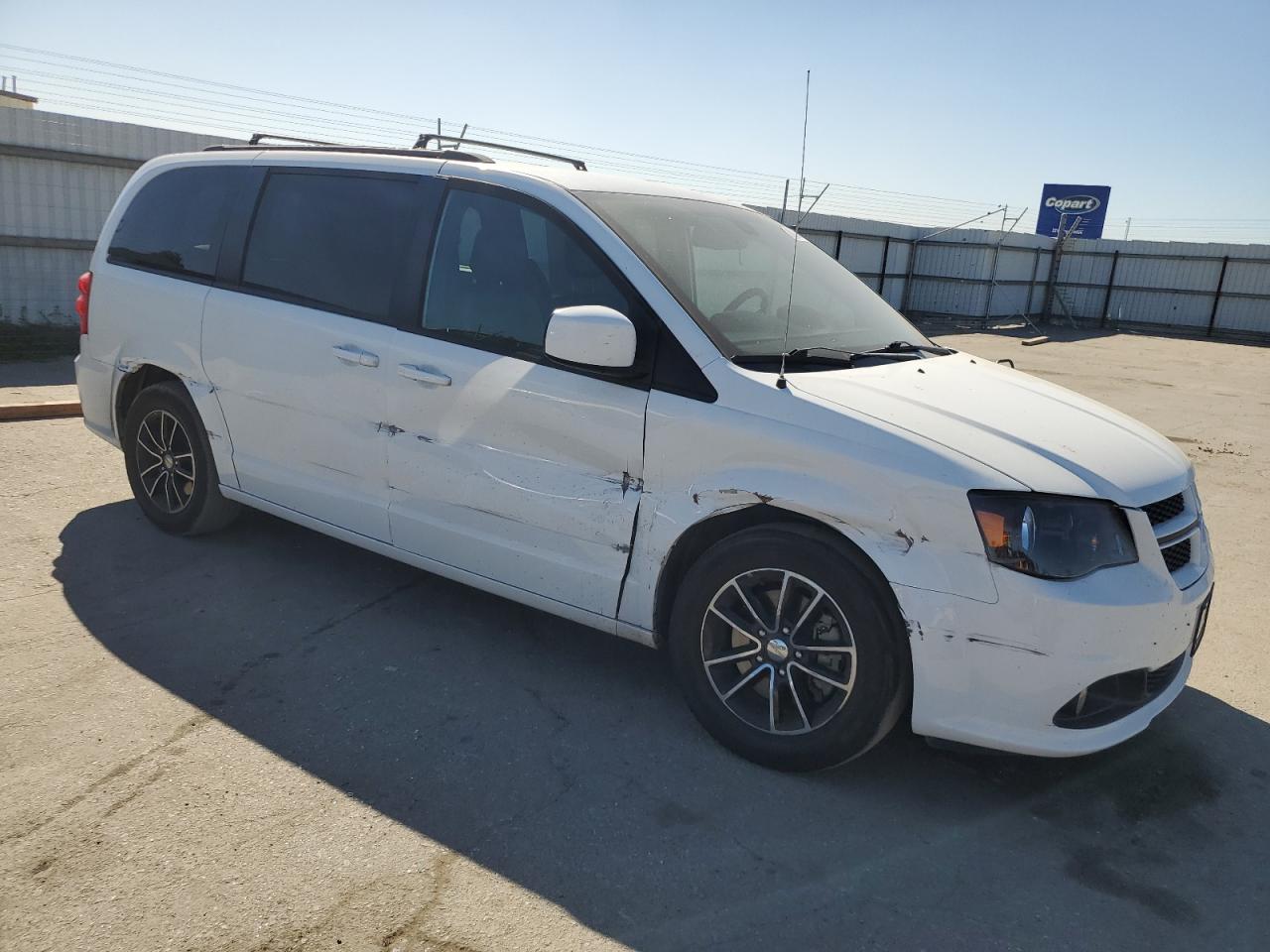 2018 Dodge Caravan - Image 4