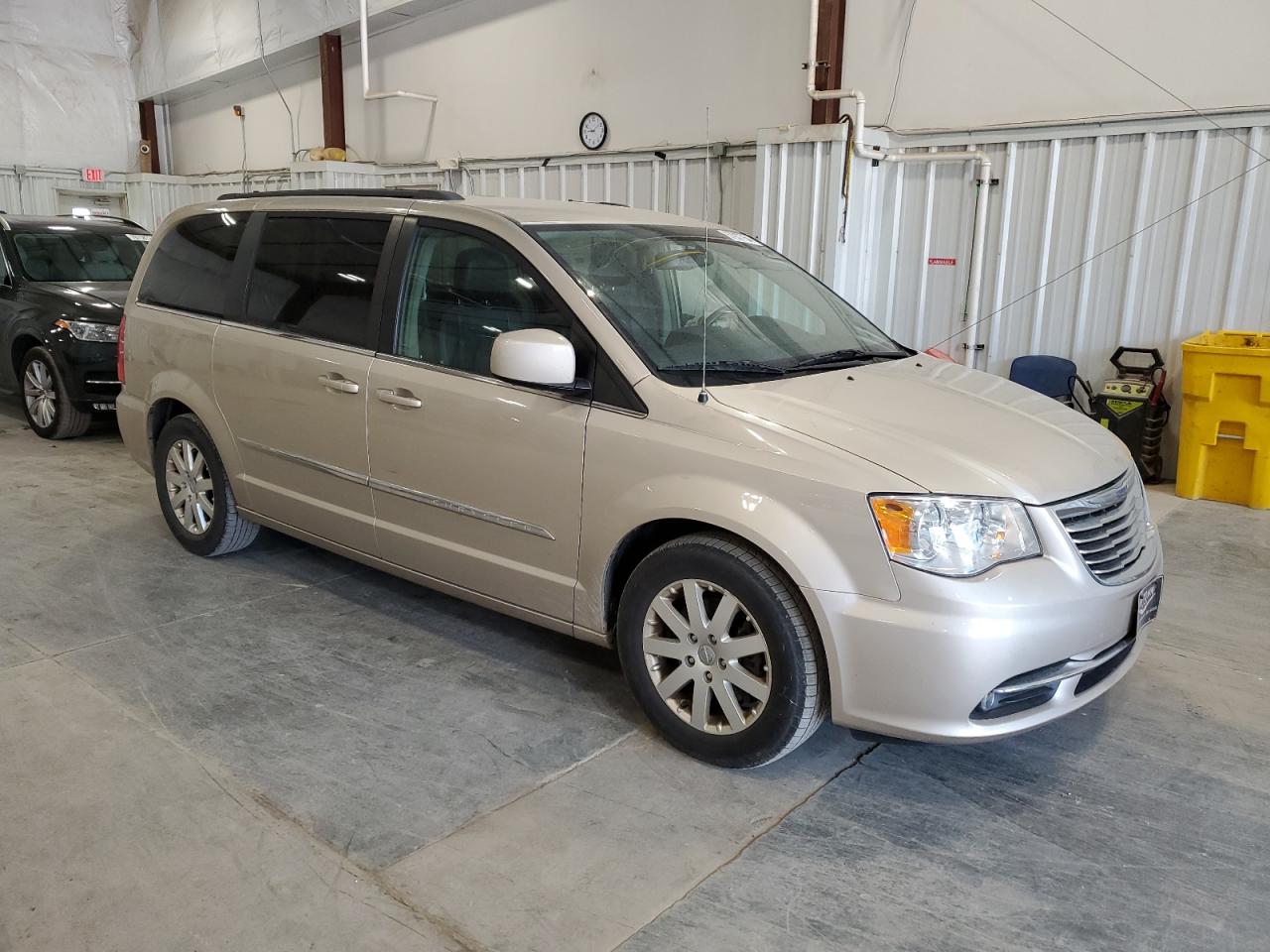 2015 Chrysler Town & Country - Image 4