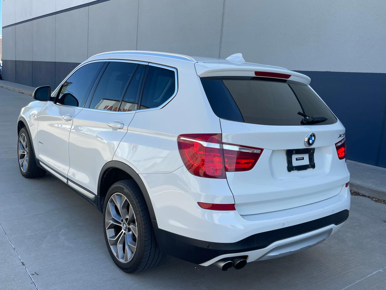 VIN 5UXWX9C35H0W73053 2017 BMW X3 no.3