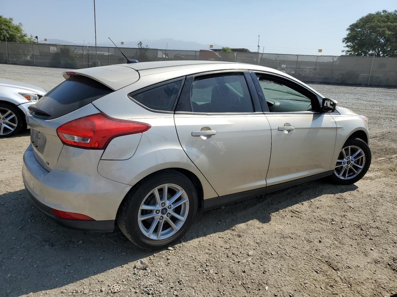 VIN 1FADP3K26HL245902 2017 FORD FOCUS no.3