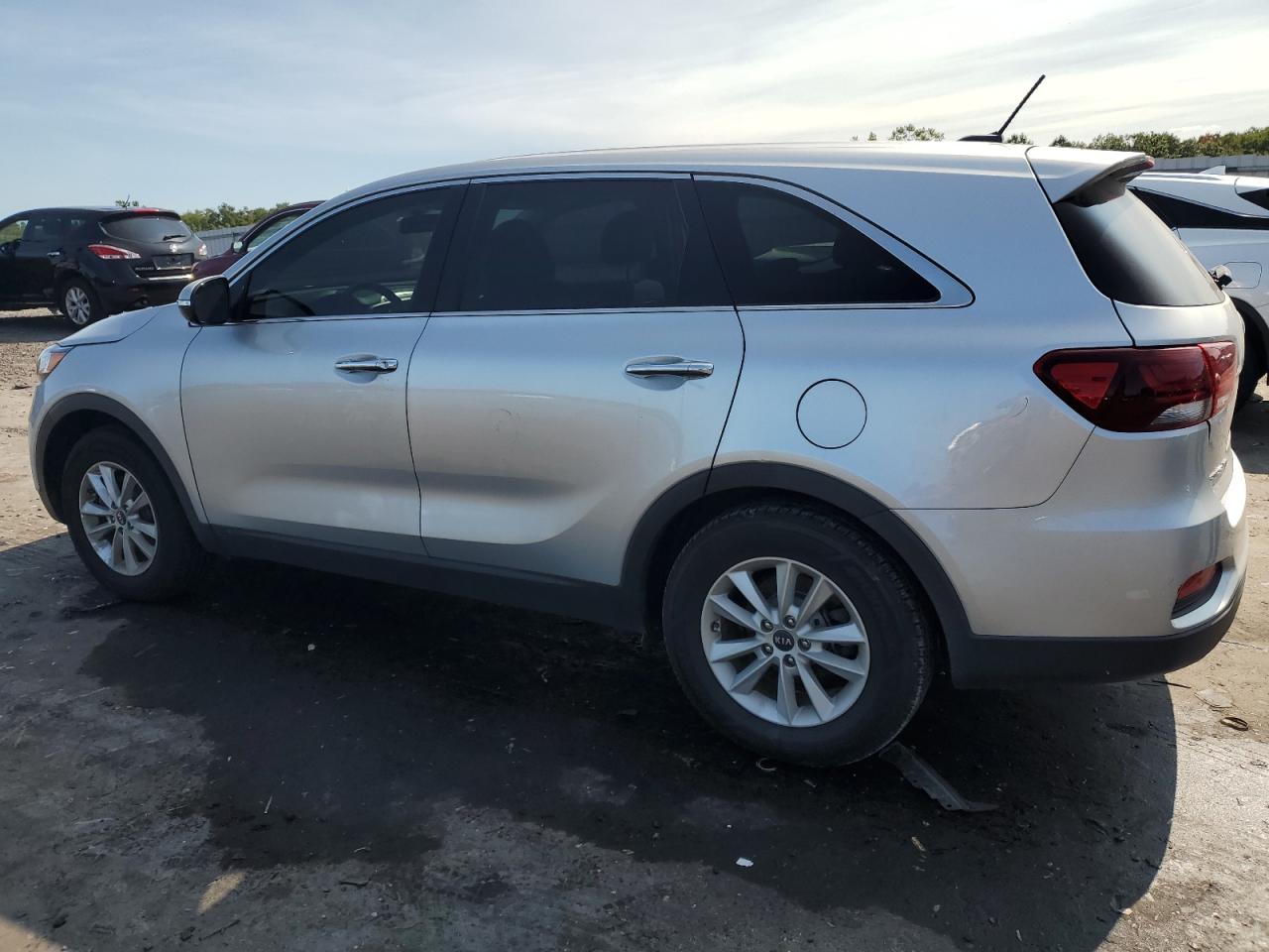 5XYPG4A33KG502959 2019 KIA SORENTO - Image 2