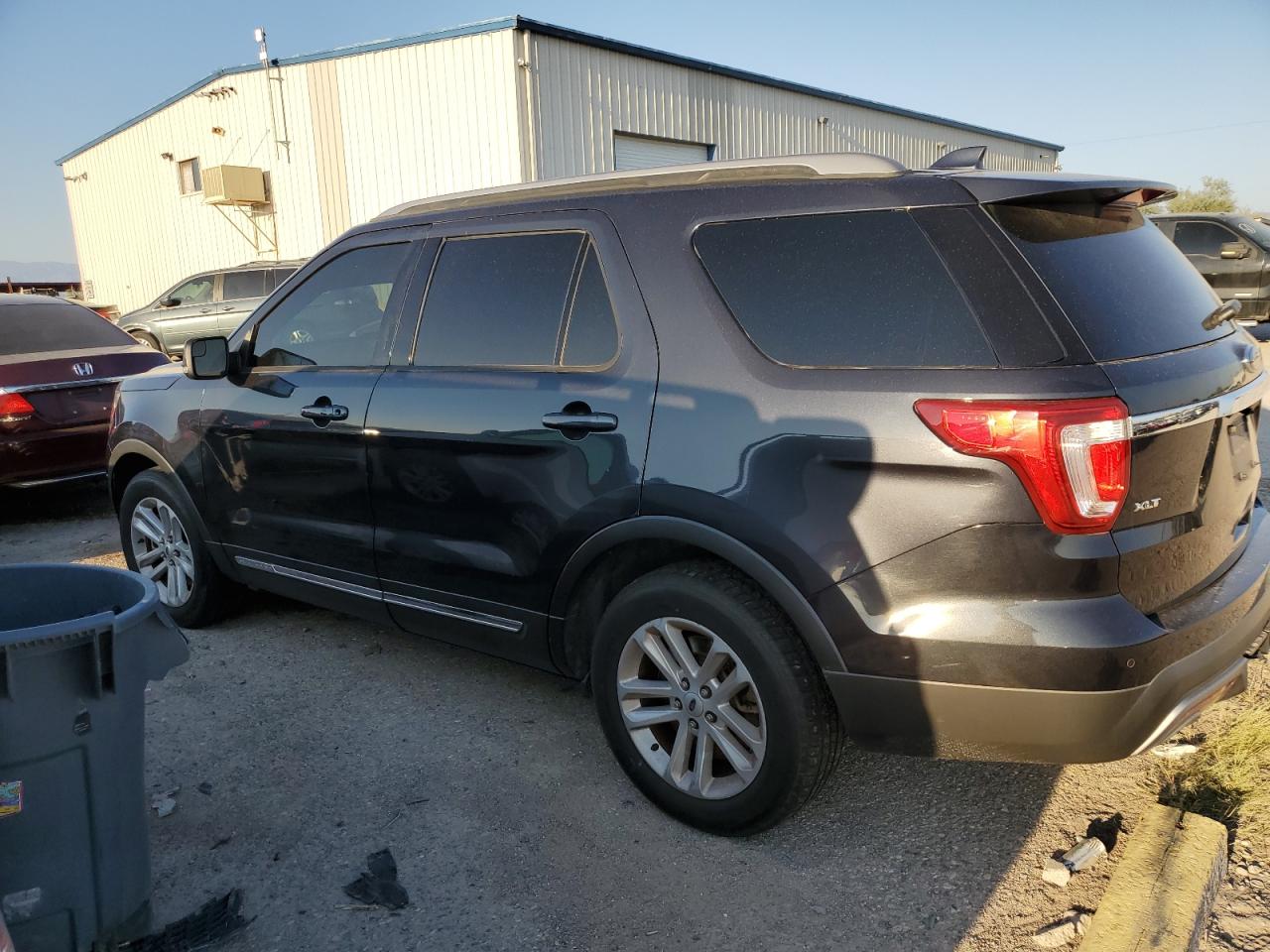 1FM5K7D89HGE00033 2017 FORD EXPLORER - Image 2