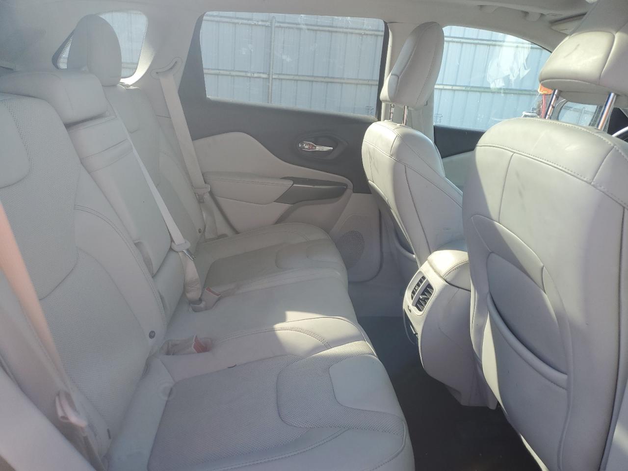 2019 Jeep Grand Cherokee - Image 11