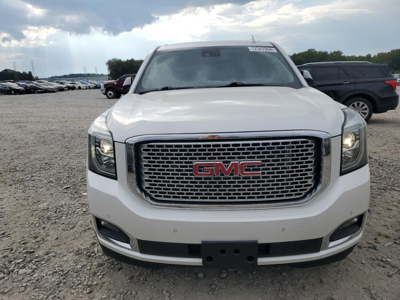 2016 GMC Yukon - Image 5