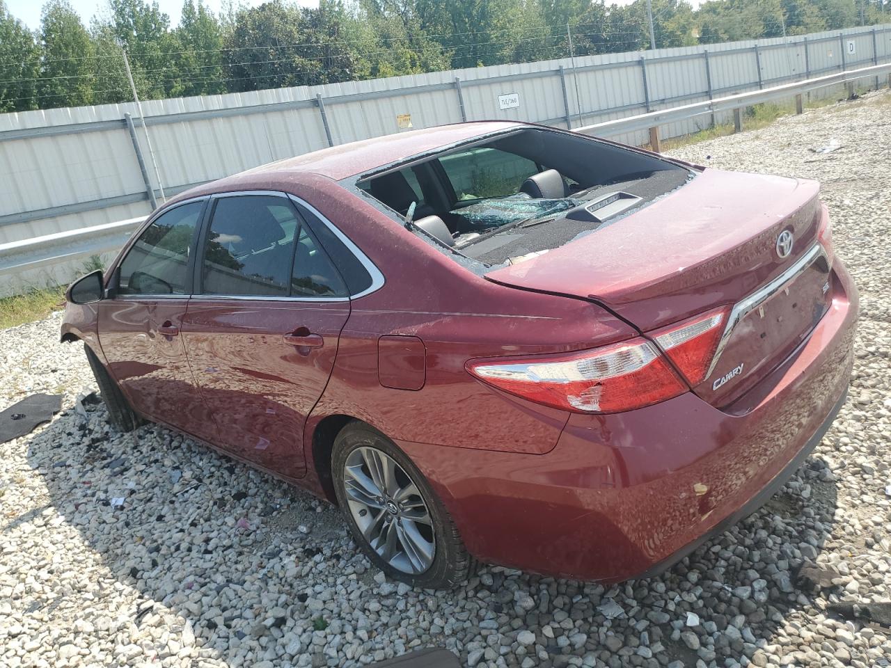 4T1BF1FK4HU662220 2017 TOYOTA CAMRY - Image 2