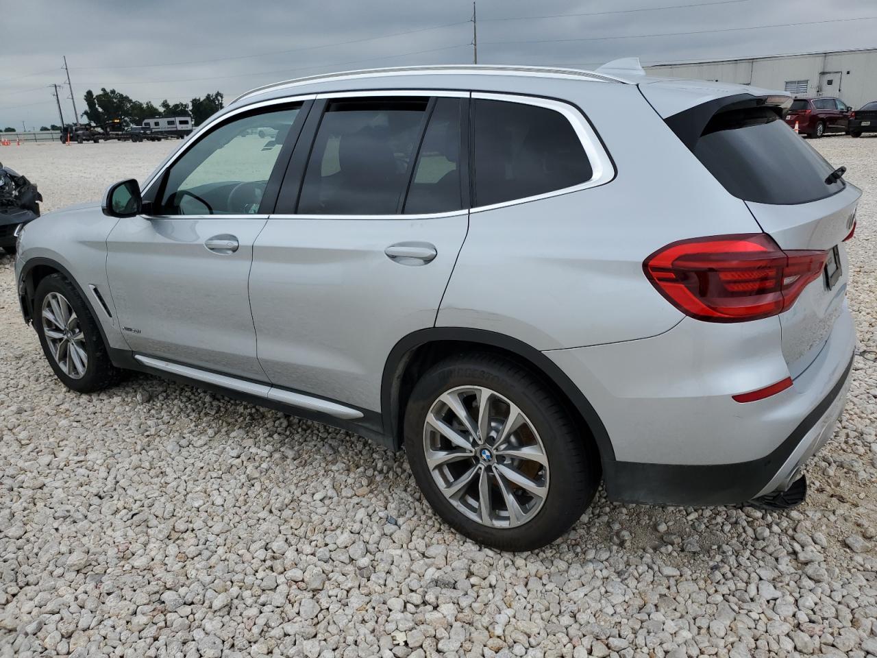 VIN 5UXTR9C56JLD61748 2018 BMW X3 no.2