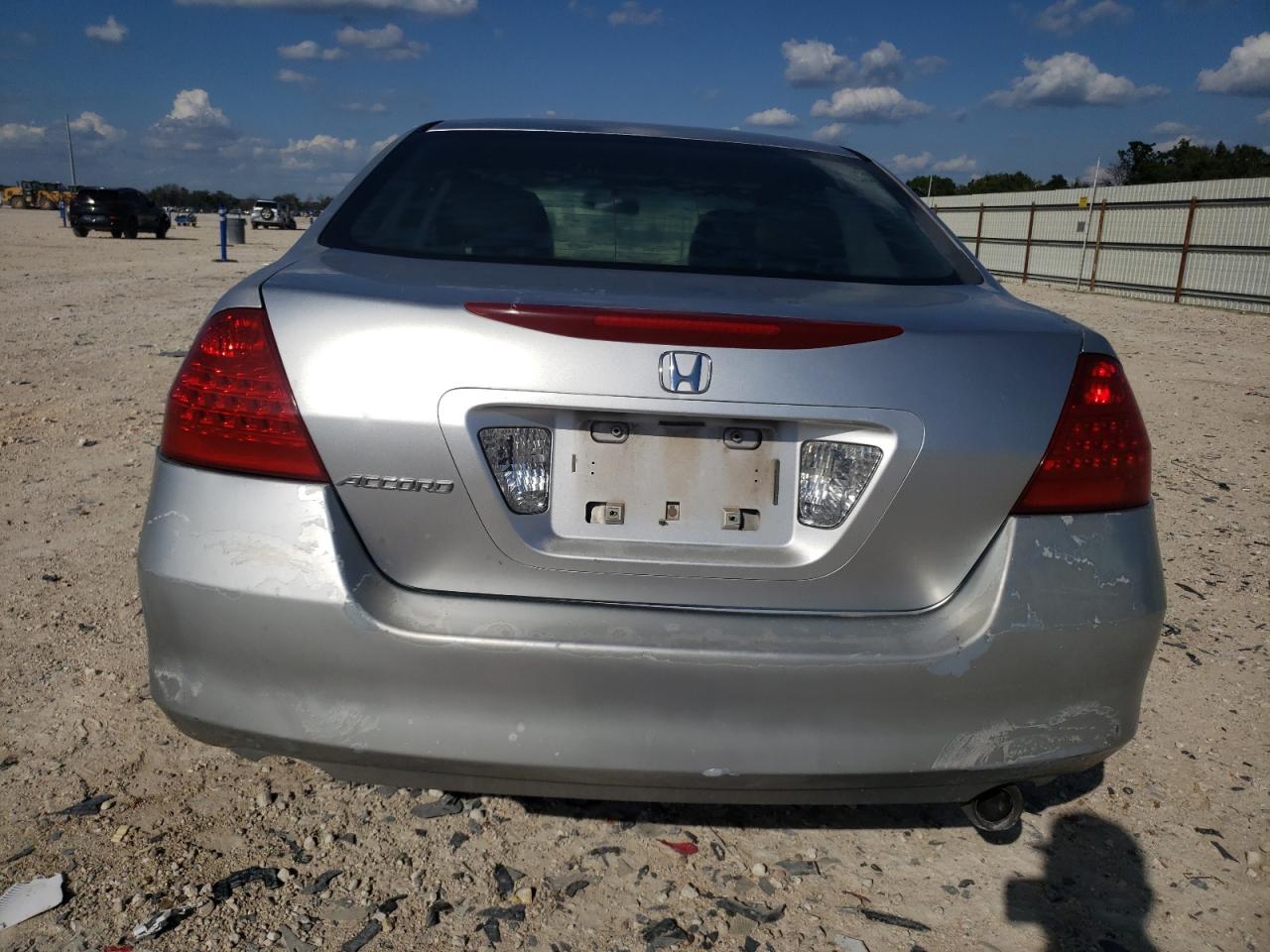 3HGCM56426G700052 2006 Honda Accord Lx